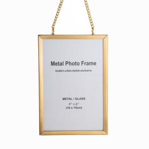 METAL HANGING PHOTO FRAME WITH GOLD CHAIN 10X15CM