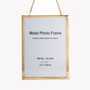 METAL HANGING PHOTO FRAME WITH GOLD CHAIN 13X18CM