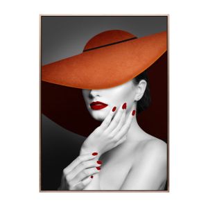 Картина жена с шапка с 3D детайли - дигитален печат в рамка 51.5x71.5x3.5см