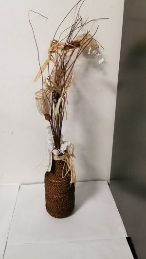 Изкуствени растения във ваза
