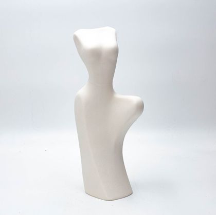 ВАЗА ЖЕНСКА ФИГУРА, КЕРАМИЧНА, БЯЛА, 12.5x8,5x29см