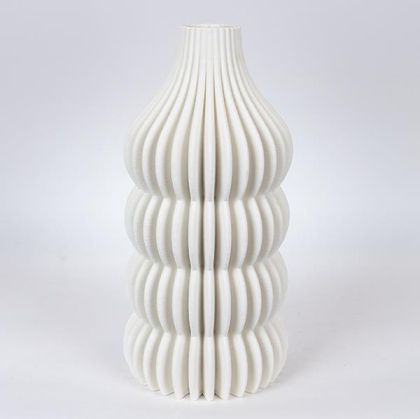 ВАЗА ОТ ПОРЦЕЛАН 3D БЯЛА 17.5x17.5x35.5см