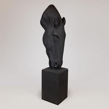 ПОДОВА СКУЛПТУРА ОТ ПОЛИРЕЗИН, КОН, ЧЕРЕН 41X31X147СМ