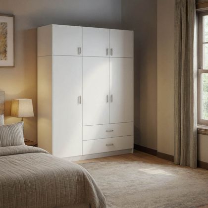 Гардероб с три крила и чекмеджета, бял, 150x58x230 см