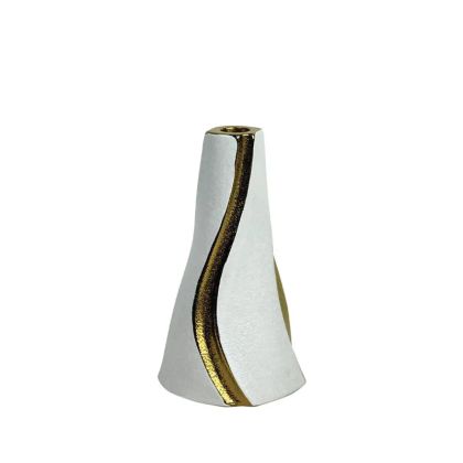 КЕРАМИЧЕН СВЕЩНИК БЯЛ/ЗЛАТИСТ КОНУСНИЧНИ ВЕРТИКАЛНИ ВЪЛНИ ГОЛЯМ - 24.1 см 1/12KIB