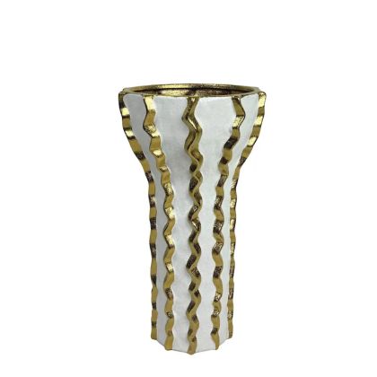 КЕРАМИЧНА КУПА БЯЛА СЪС ЗЛАТИСТИ ВЕРТИКАЛНИ ЗИГЗАКОВИ РАИТИ ГОЛЯМА - 32,5 см 1/6 КУБИЧКА