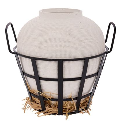 БЯЛА КЕРАМИЧНА ВАЗА В ЧЕРНА ЖЕЛЯЗНА КОШНИЦА С ДРЪЖКИ 39Х34,5Х33,5 СМ