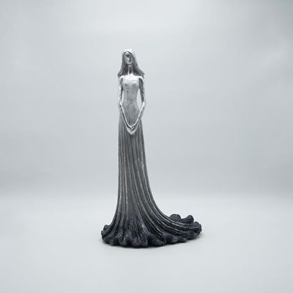 Декоративна скулптурна фигура от полирезин, златна повърхност 25x18.5x45см