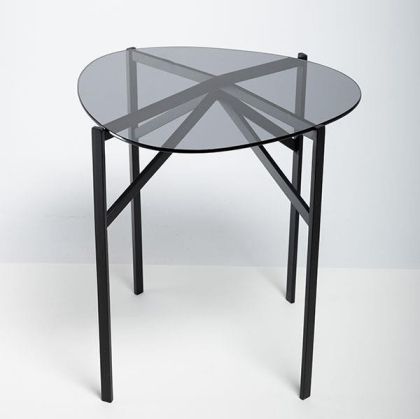 Метална помощна маса с черен стъклен плот 53.5x52x55см