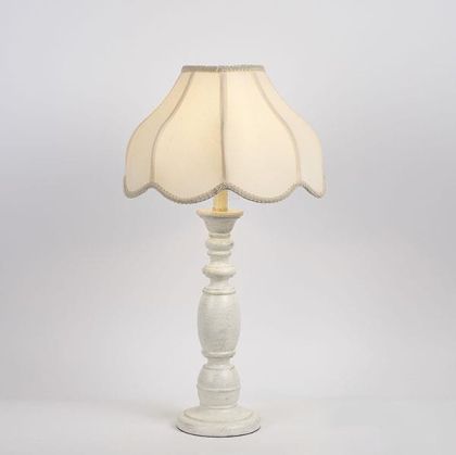 Настолна лампа от полирезин бяло-екрю 36x60см