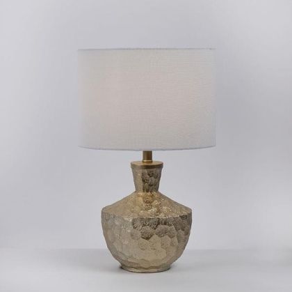 Настолна лампа от полирезин бяло-златно 27x42см