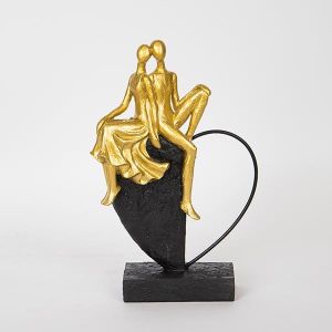 ДЕКОРАТИВНА СКУЛПТУРА, СЕДНАЛИ ХОРА ВЪРХУ СЪРЦЕ, ЧЕРНО И ЗЛАТНО, 18.5x7.5x28.5cm