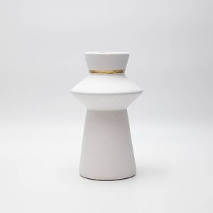 ВАЗА КЕРАМИЧНА, БЯЛА СЪС ЗЛАТНИ ДЕТАЙЛИ, 11.5x11.5x20см