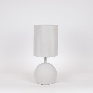 НАСТОЛНА ЛАМПА МЕТАЛ БЯЛА 19X19X45СМ