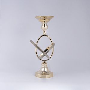 МЕТАЛЕН ЗЛАТЕН СВЕЩНИК 19X25СМ