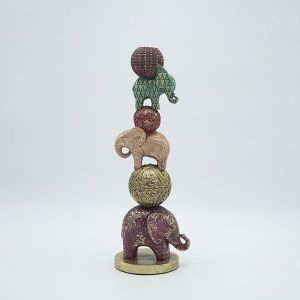 Свещник слон полирезин златен 13x11x35см