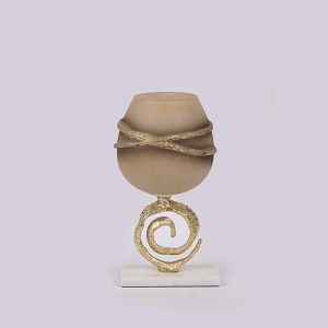 Стъклена ваза с метални елементи бежово-златиста 15x14x29см