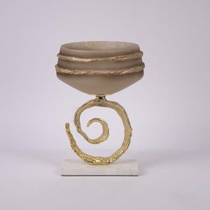 Стъклена купа с метални елементи бежово-златиста 21x21x30см