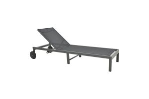 Алуминиев шезлонг с подлакътници Attain с бял текстил 200x62x35cm