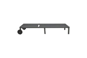 Алуминиев шезлонг с подлакътници Attain с бял текстил 200x62x35cm