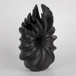 Ceramic shell vase, black 14.3x10.3x21.5cm