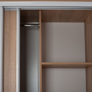 Гардероб с 3 плъзгащи врати и огледало Hm2435