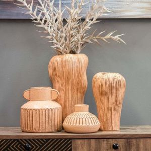 Ceramic decorative vase in brown color with dimensions 17.3x17x32.2cm