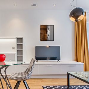 Стенна декорация дамски профил Hm4801-метал в черно дърво 48x3 (дебелина)x58hсм.