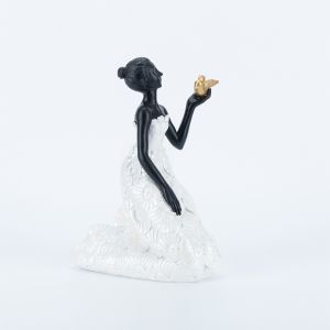 Жена с птица златиста полирезин бяла - черна 15X13X19.5СМ