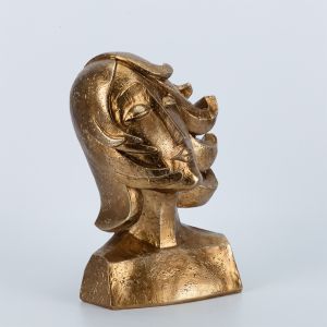 Женска фигурка от полирезин, златна 19X14X26.8СМ